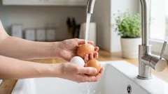 Lavate le uova prima di metterle in frigorifero? C'è un motivo per cui è meglio non farlo.