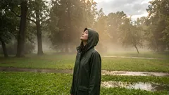 Sapete perché dopo la pioggia si sente questo profumo "magico"? La risposta vi sorprenderà.